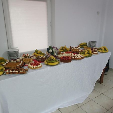 Pensiunea Anais Tetoiu Buitenkant foto