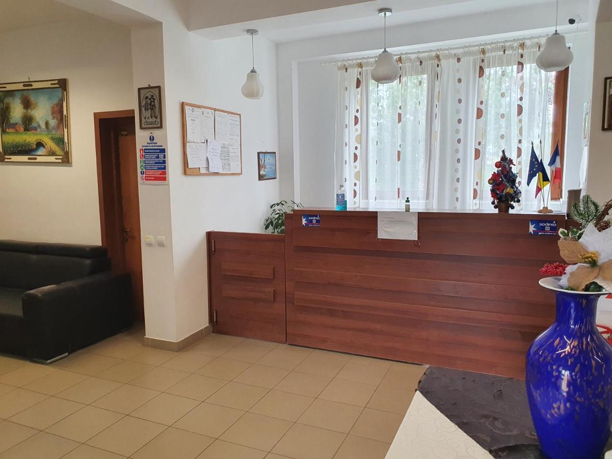 Pensiunea Anais Tetoiu Buitenkant foto